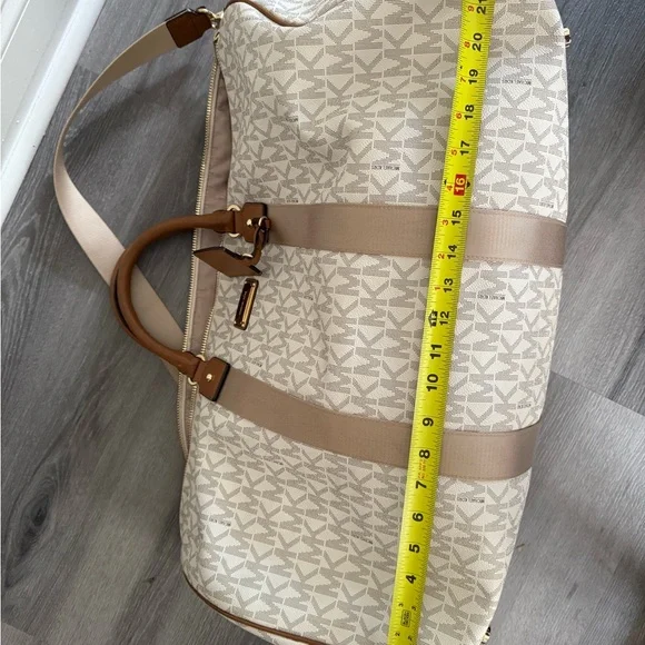 Michael Kors Harrison Logo Weekender Bag - Picture 10 of 10